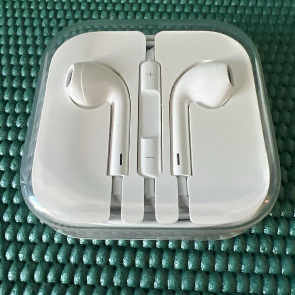 Apple iPod Shuffle A1204 Pink 2nd Generation 1GB-Charging Dock - Picture 7 of 9